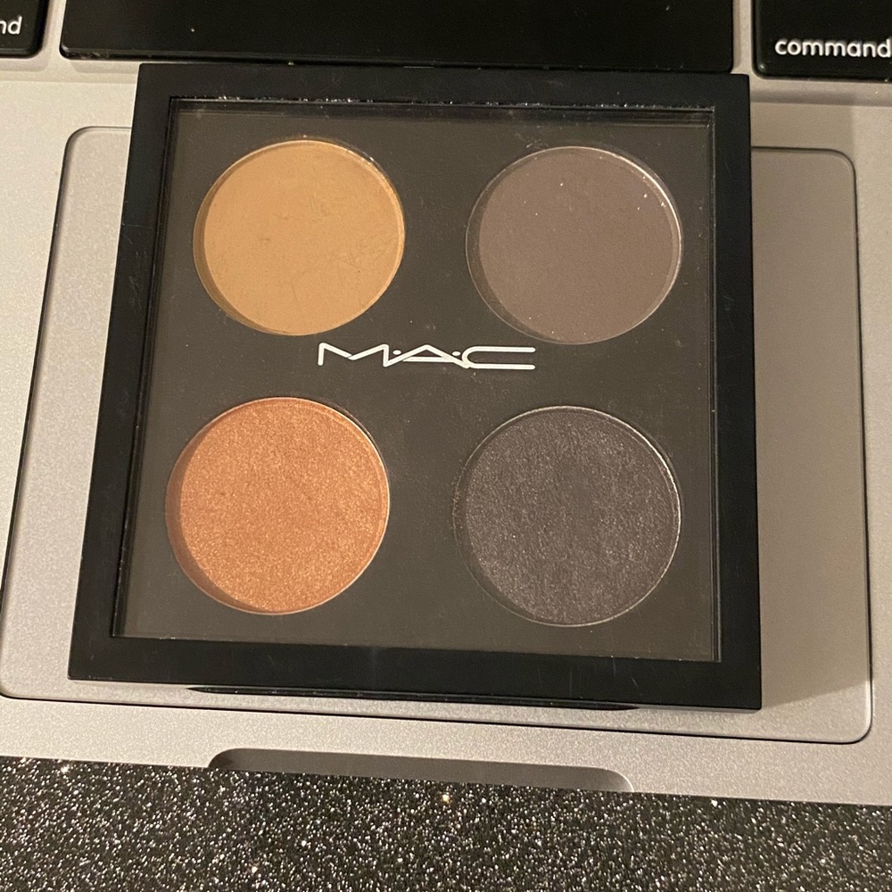 M.A.C eyeshadow palette
